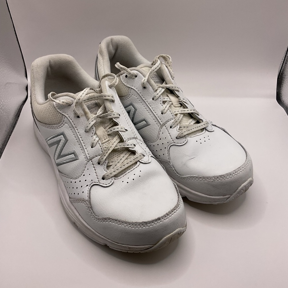 New Balance 411 White Athletic (Sz W 7.5 M 6) WA411LW1 Comfort Unisex MFG 08/23